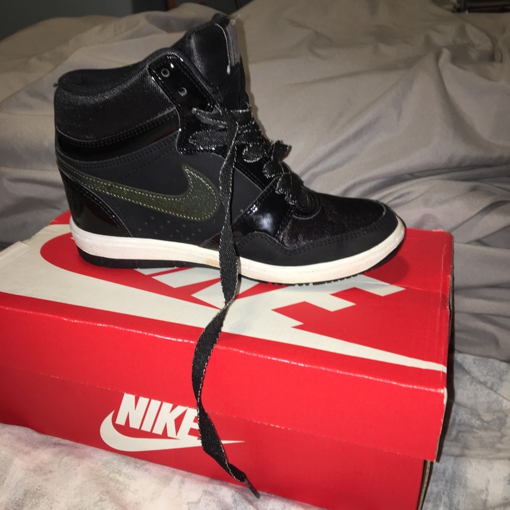 5.5 nike high heel sneakers